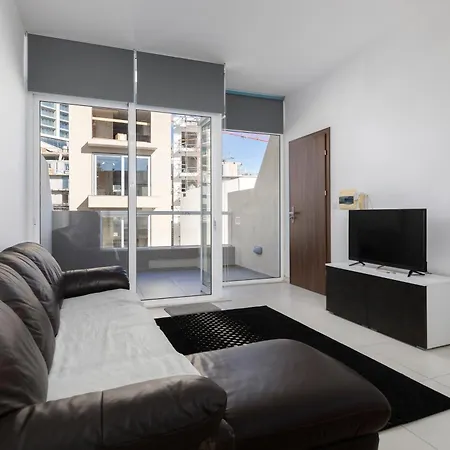 Spacious & Stylish 3br Penthouse With Large Terrace - Close To Spinola Bay * Saint Julian's