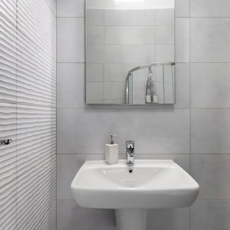 Spacious & Stylish 3br Penthouse With Large Terrace - Close To Spinola Bay