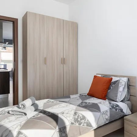 Spacious & Stylish 3br Penthouse With Large Terrace - Close To Spinola Bay Appartamento