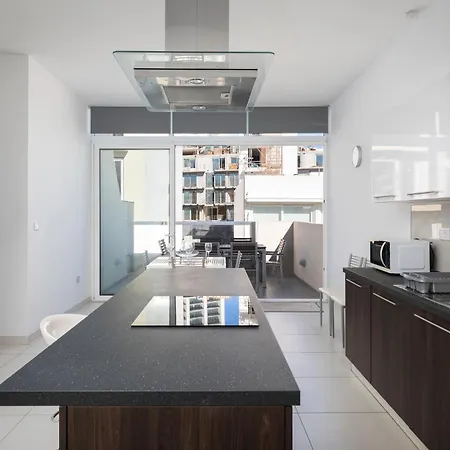 Spacious & Stylish 3br Penthouse With Large Terrace - Close To Spinola Bay Apartment Saint Julian's