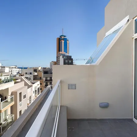 Spacious & Stylish 3br Penthouse With Large Terrace - Close To Spinola Bay *