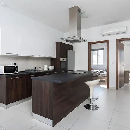 Daire Spacious & Stylish 3br Penthouse With Large Terrace - Close To Spinola Bay Saint Julian's