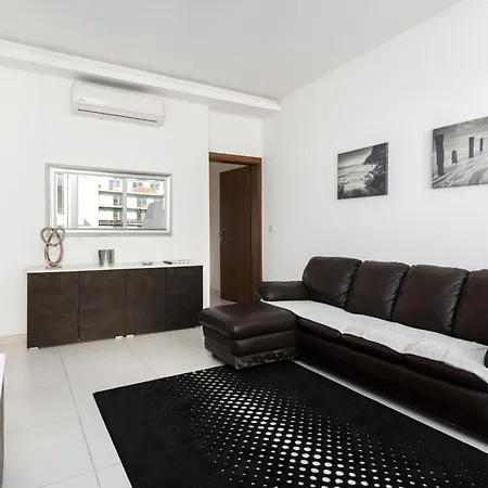 Spacious & Stylish 3br Penthouse With Large Terrace - Close To Spinola Bay * San Giuliano