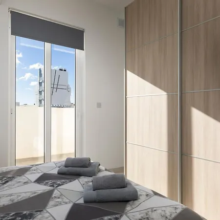 Spacious & Stylish 3br Penthouse With Large Terrace - Close To Spinola Bay * Saint Julian's