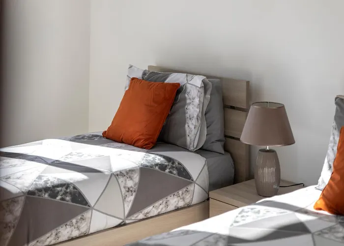 Spacious & Stylish 3br Penthouse With Large Terrace - Close To Spinola Bay *