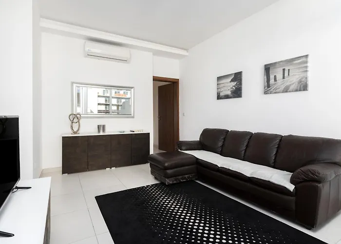 Spacious & Stylish 3br Penthouse With Large Terrace - Close To Spinola Bay * St. Julian's
