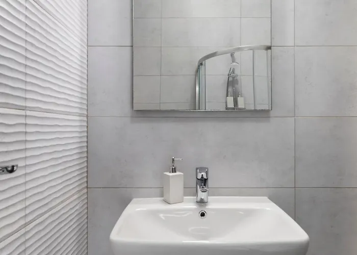 Spacious & Stylish 3br Penthouse With Large Terrace - Close To Spinola Bay