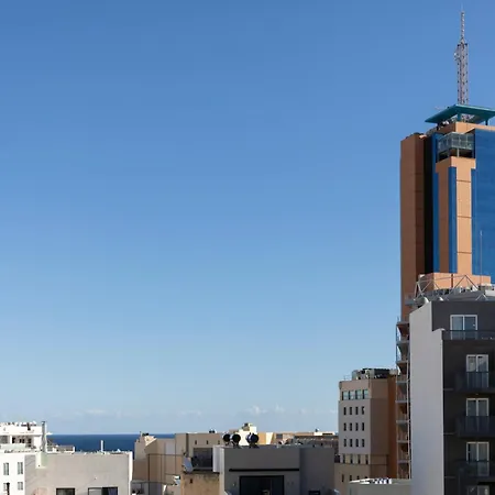 Spacious & Stylish 3br Penthouse With Large Terrace - Close To Spinola Bay سانت جوليان