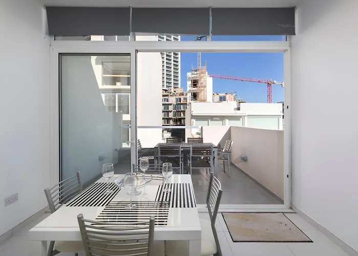 Spacious & Stylish 3br Penthouse With Large Terrace - Close To Spinola Bay Appartamento San Giuliano