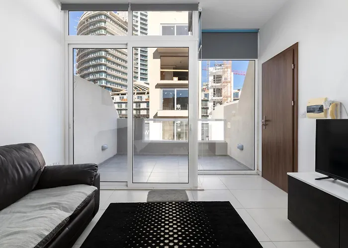 Spacious & Stylish 3br Penthouse With Large Terrace - Close To Spinola Bay Appartamento