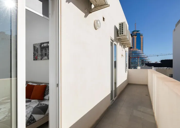 Spacious & Stylish 3br Penthouse With Large Terrace - Close To Spinola Bay Appartamento San Giuliano