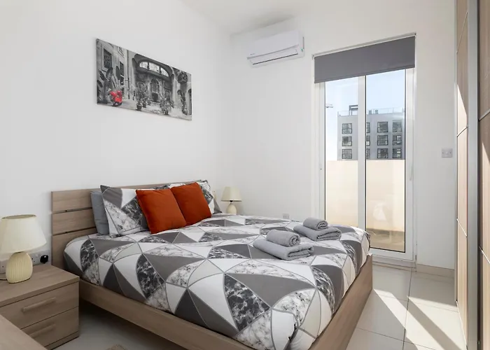 Spacious & Stylish 3br Penthouse With Large Terrace - Close To Spinola Bay Appartamento *